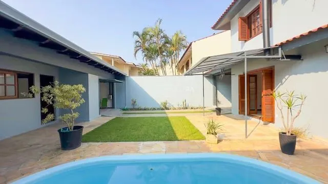 Imagem Casa térrea com 3 dormitórios, piscina, espaço gourmet com churrasqueira.