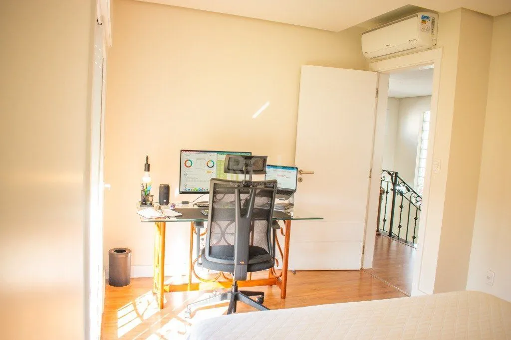 Imagem Casa para Venda - 243.12m², 4 dormitórios, sendo 1 suites, 4 vagas - São Vicente