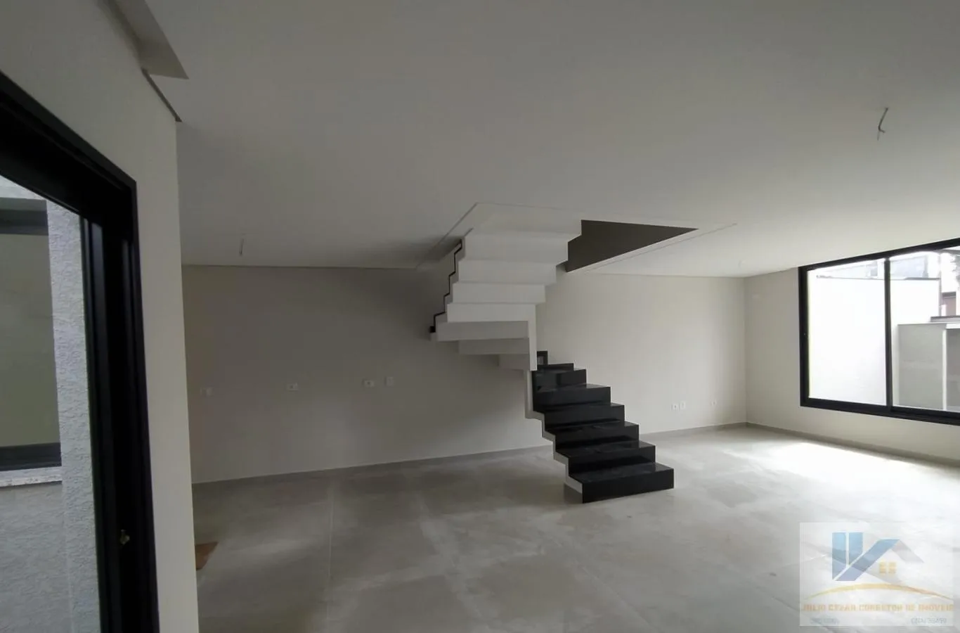 Imagem Triplex para Venda em São José dos Pinhais, Carioca, 3 dormitórios, 2 suítes, 4 banheiros, 3 vagas