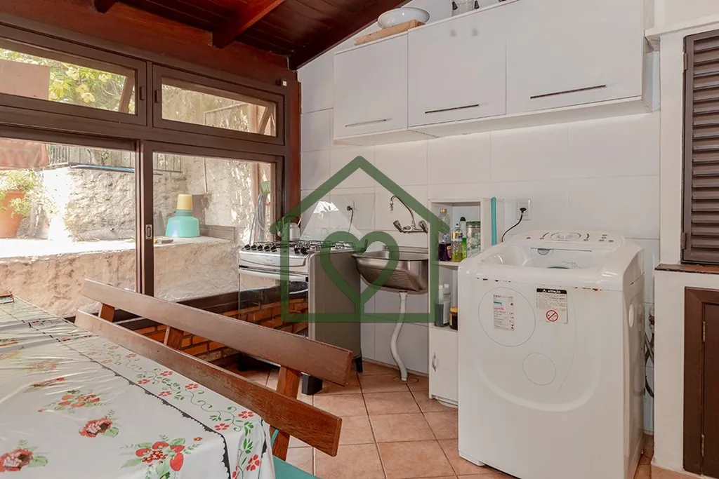 Imagem Descubra a sua nova casa no pacato bairro Jardim Itu Sabará, em Porto Alegre, uma oportunidade incr...