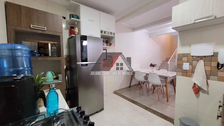 Imagem Sobrado Triplex à venda em Santo Inácio, Curitiba/PR.