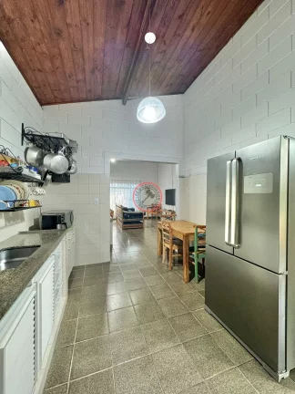 Imagem CASA CHARMOSA ;BOISSUCANGA,2 DORMITÓRIOS,SALA AMPLA,AVARANDADA,EDICULA COM QUARTO AMPLO E BANHEIRO, ARVORES FRUTIFERAS EM 581 MT2