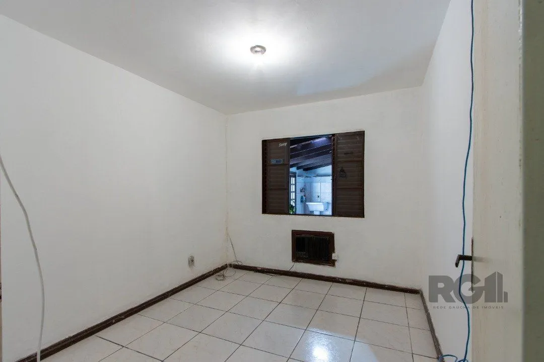 Imagem Sobrado para Venda - 170m², 3 dormitórios, sendo 1 suites, 2 vagas - Serraria
