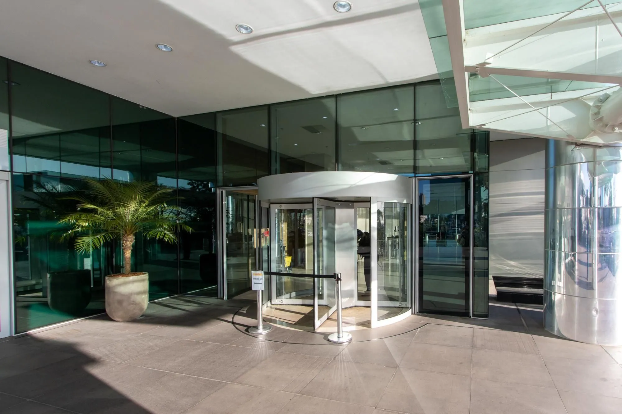 Imagem Sala Comercial no Ed. Cristal Tower junto ao Barra Shopping no Bairro Cristal