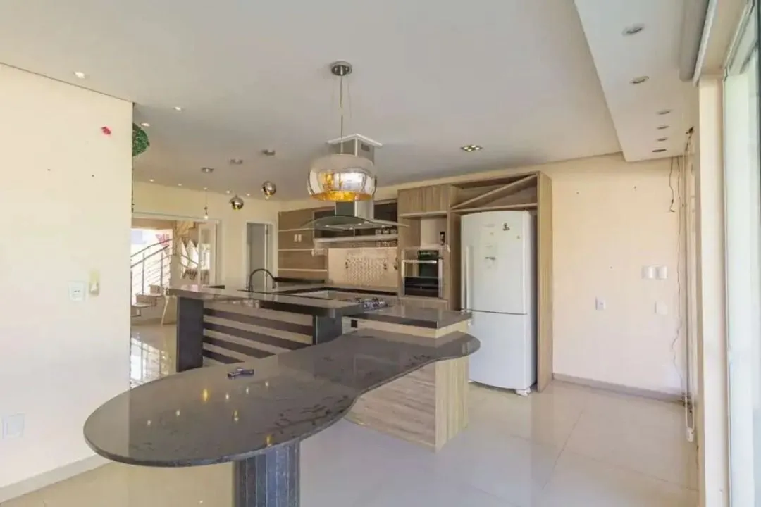 Imagem Casa a venda no bairro Moinhos de vento / Canoas RS com 4 quartos / 1 suite / 2 banheiros / 2 vagas