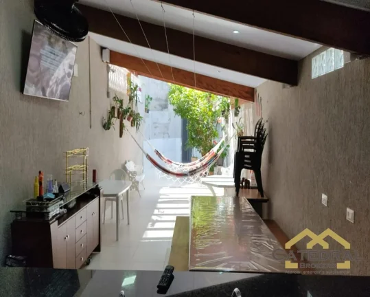 Imagem Casa de rua no Bairro Cidade Jardim com 3 quartos sendo 1 suíte, garagem fechada!