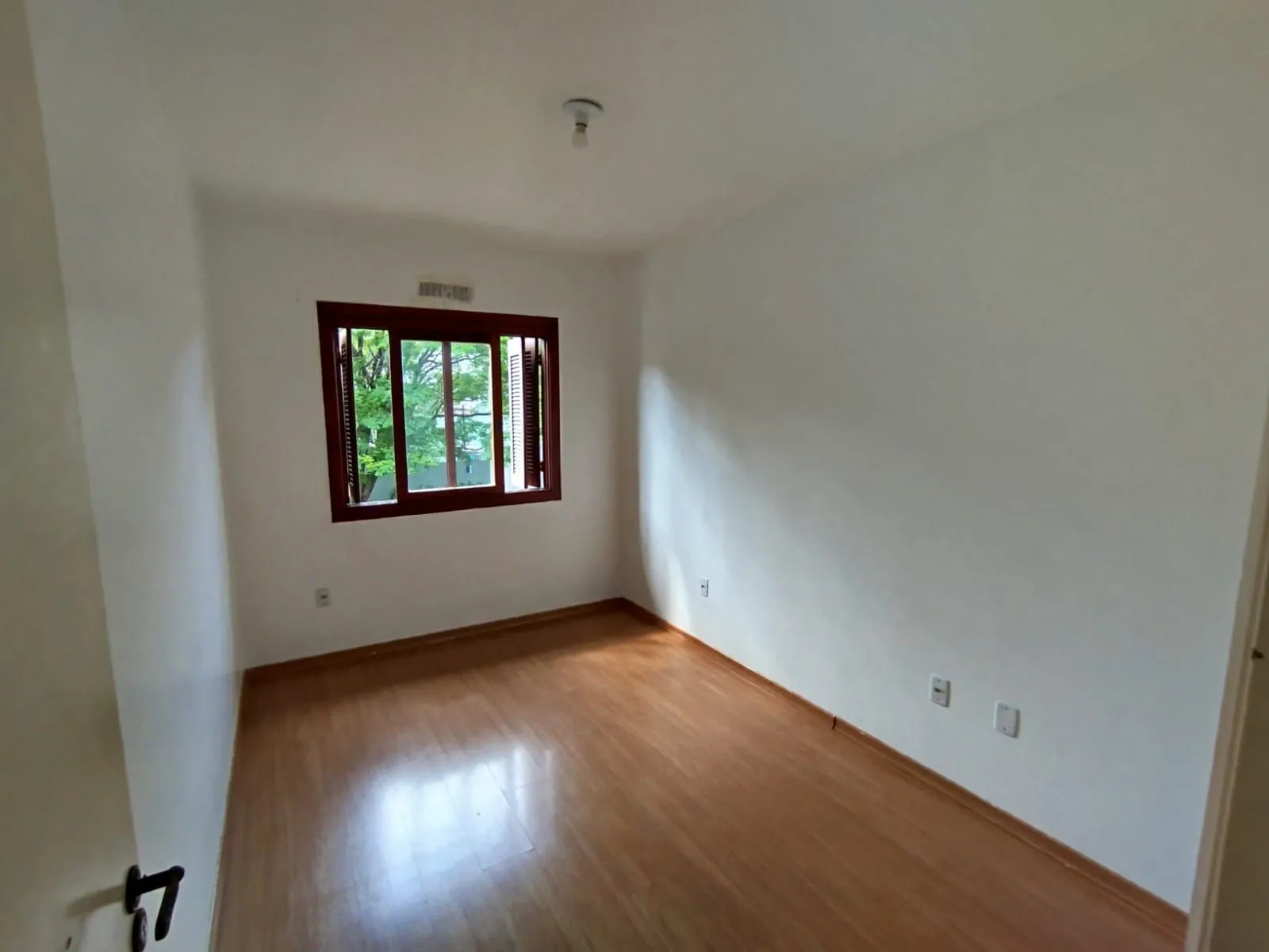 Imagem Casa com 03 quartos e 01 vaga no Bairro Cristal