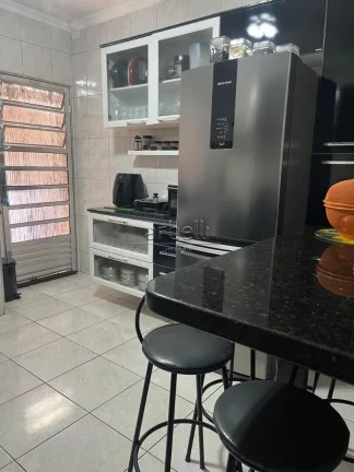 Imagem Sobrado com 100 M², sendo 84 M² de área útil, com 2 dormitórios, 2 banheiros, 1 lavabo, sala, c...