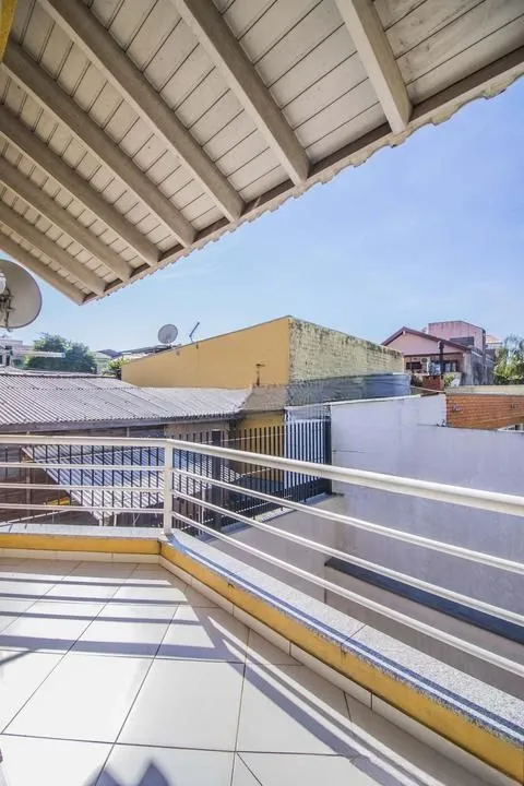 Imagem Casa em condomínio com pátio e suíte - Jardim São Pedro, POA