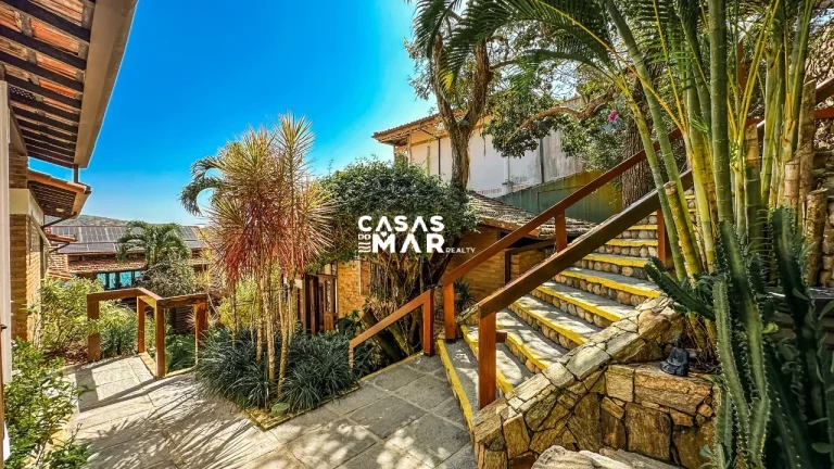 Imagem Casa Frente Mar para Venda em Armação dos Búzios / RJ no bairro Ferradura