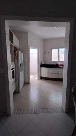 Imagem Casa térrea, 3 dormitórios ( 1 suíte), 4 vagas, Cond. Crystal Park, Jacareí.