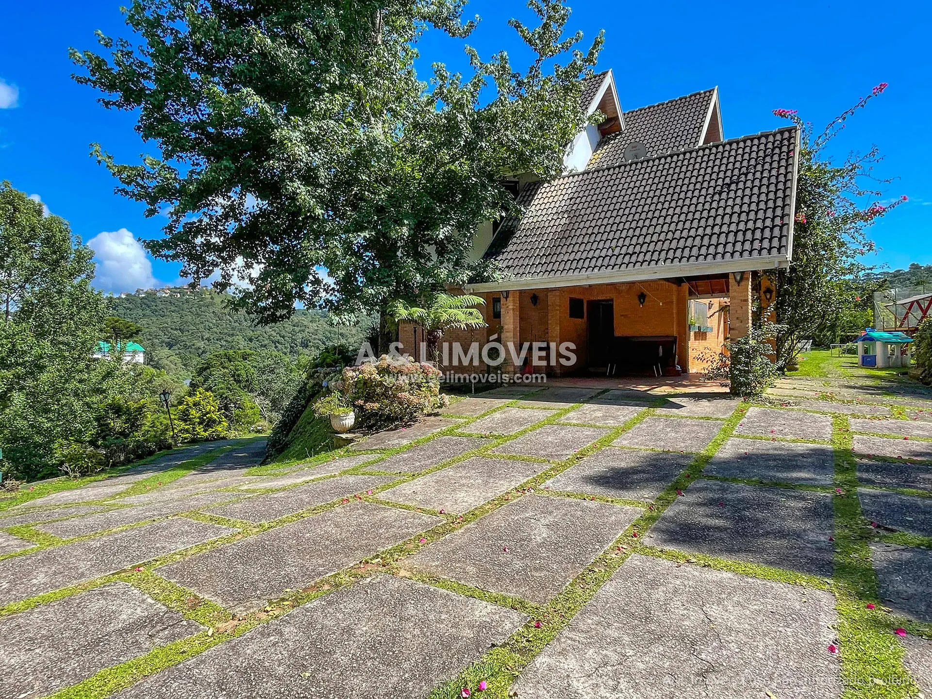 Imagem Casa Condomínio Campos do Jordão | 977 m² | 5 Suítes | Lazer Completo