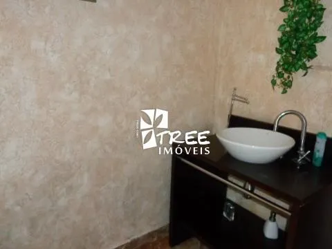 Imagem VENDA DE CASA NO CONDOMÍNIO NOVO HORIZONTE, EM ARUJÁ/SP, semi mobiliada com 3 quartos, suíte c/ hidro, piscina, churrasqueira e 4 vagas. CONSULTE-NOS