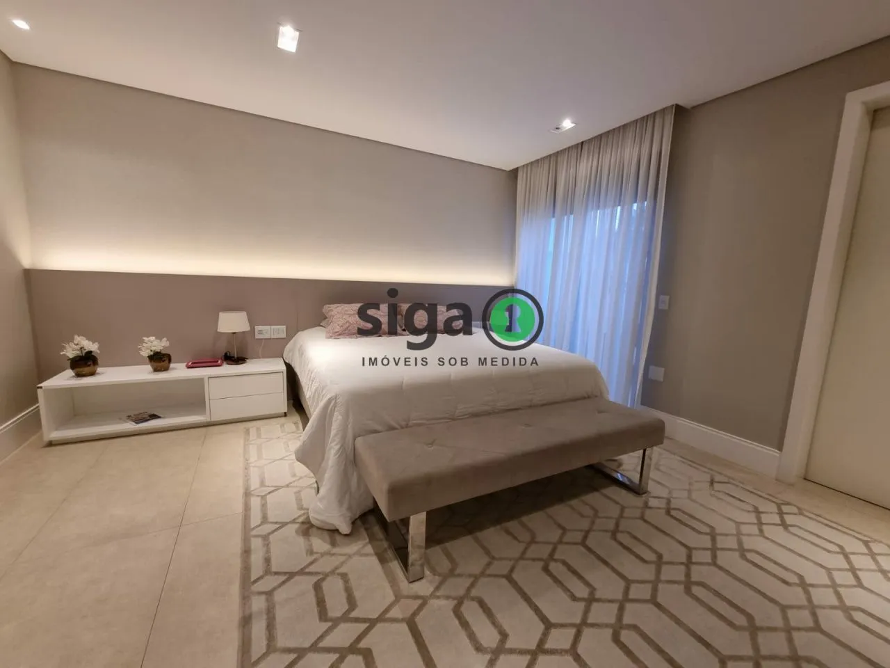 Imagem JARDIM PAULISTA: CASA COM 4 SUÍTES - 4 VAGAS - 415M²