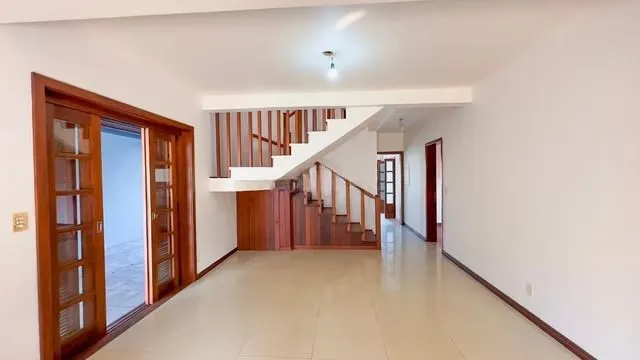 Imagem Casa térrea com 3 dormitórios, piscina, espaço gourmet com churrasqueira.