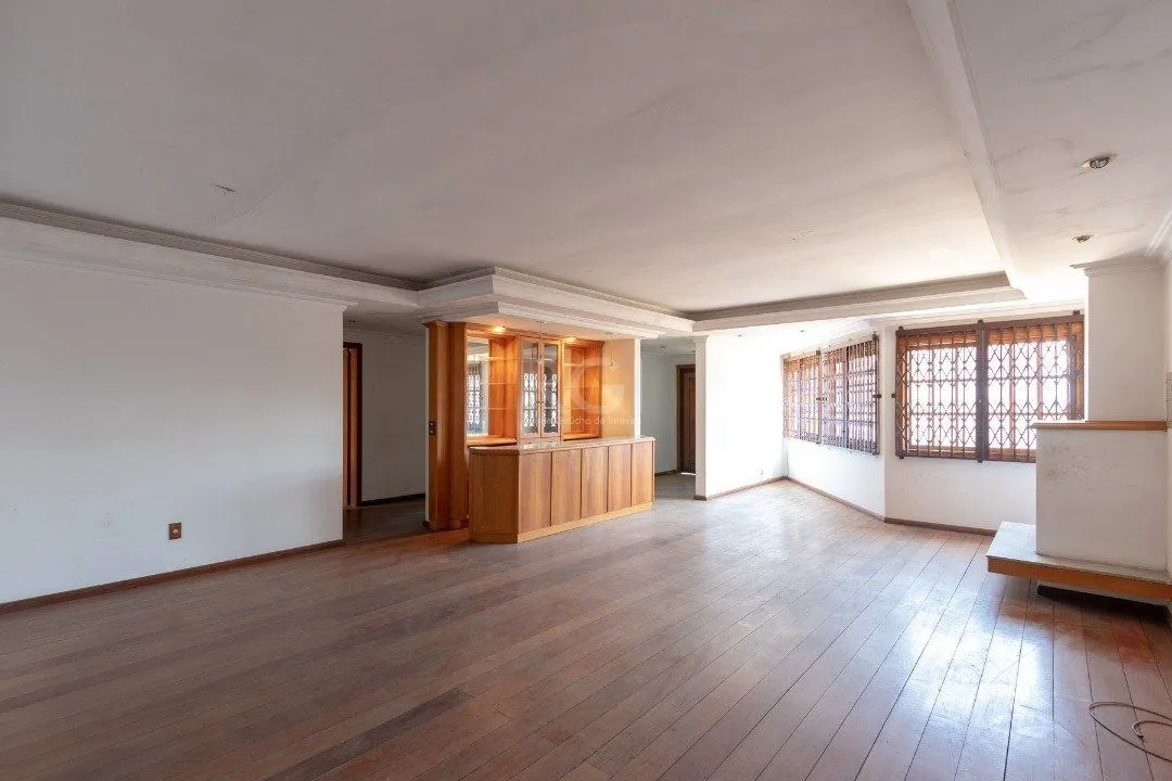 Imagem Casa para Venda - 460m², 4 dormitórios, sendo 1 suites, 4 vagas - Cristal