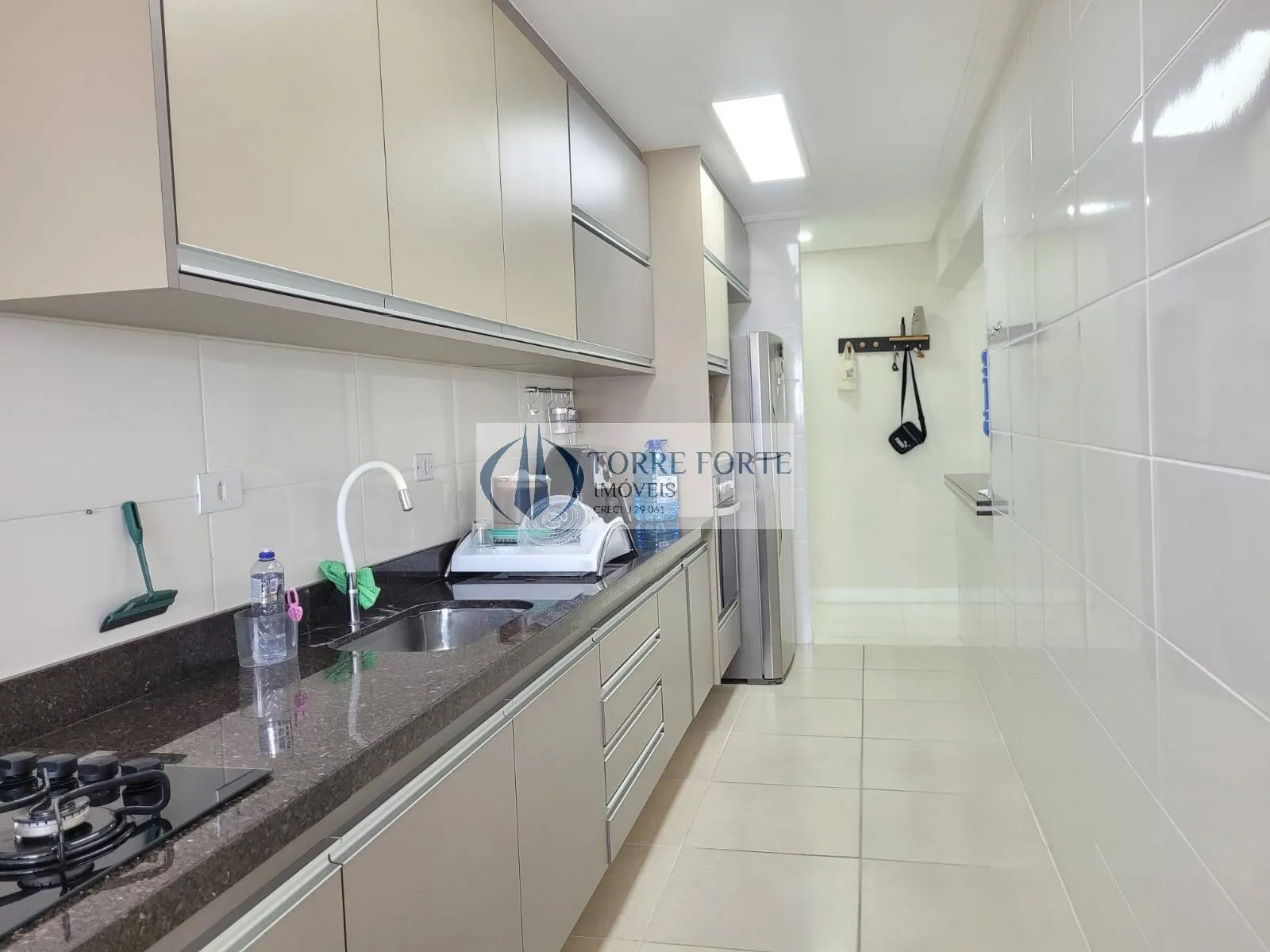 Imagem Maravilhoso apartamento 3 dormitórios, 1 suíte, 2 vagas pé na areia