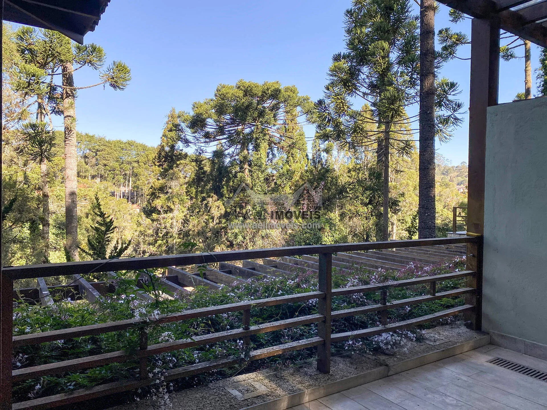 Imagem Casa em Campos do Jordão - Com 05 suítes em condomínio exclusivo