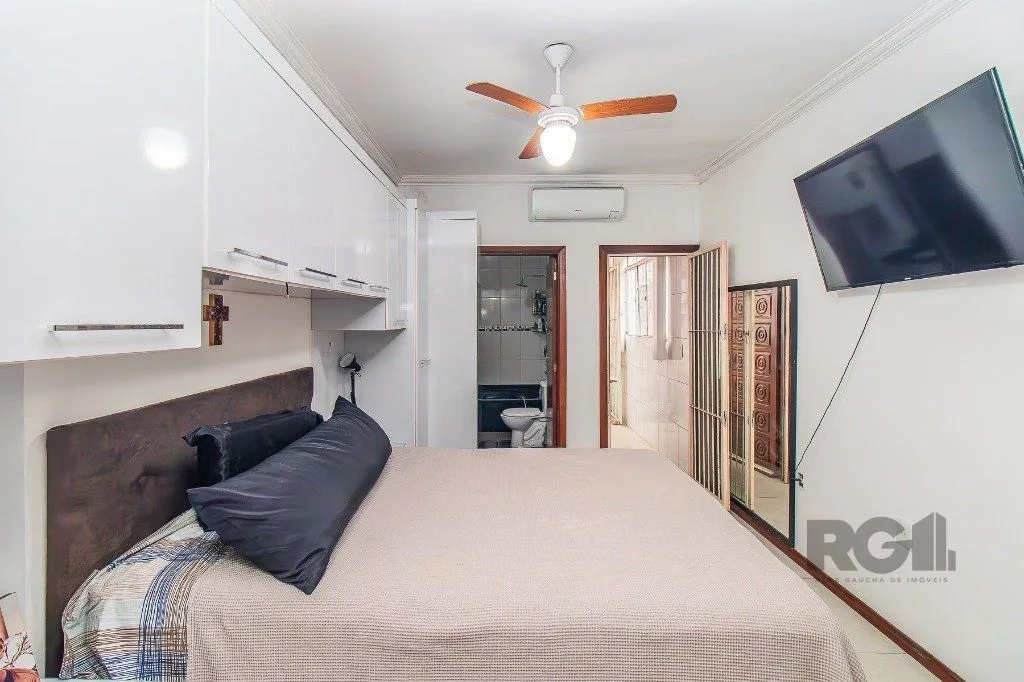 Imagem Casa para Venda - 110m², 2 dormitórios, sendo 1 suítes, 2 vagas - Menino Deus