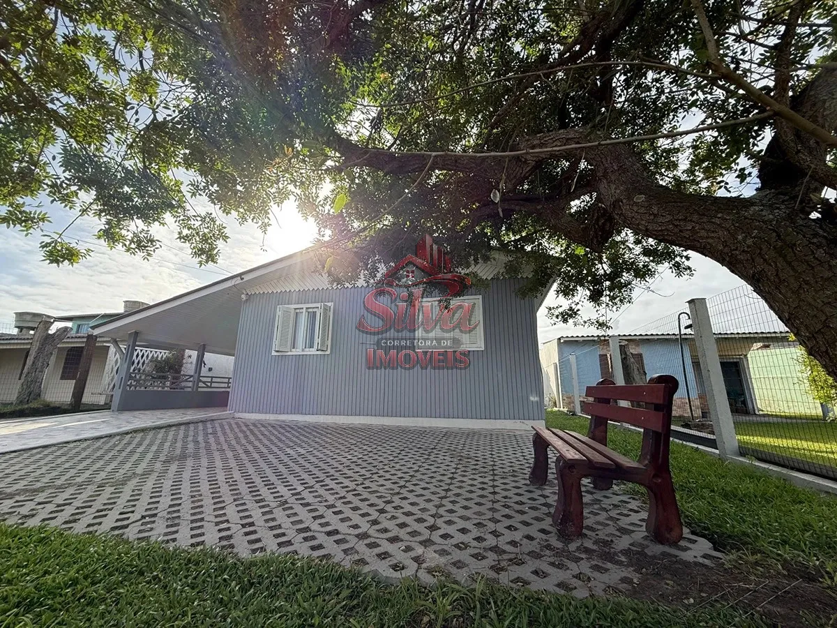 Imagem Casa 3 dormitórios com piscina a 250m do mar