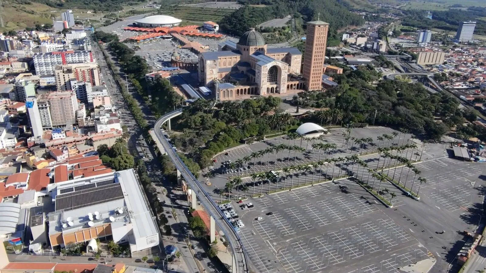 Foto do imóvel Oportunidade Rara: Terreno Comercial de 1.133 m² na Praça de Aparecida