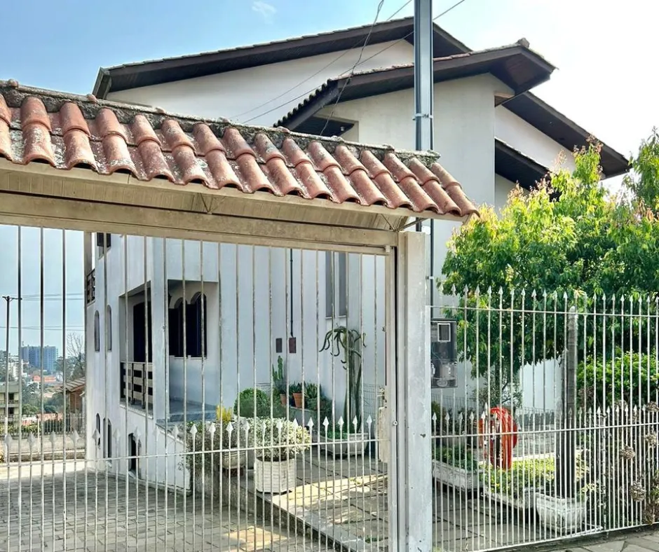 Imagem Casa à venda em Caxias do Sul, Rio Branco, com 2 quartos, 403m2