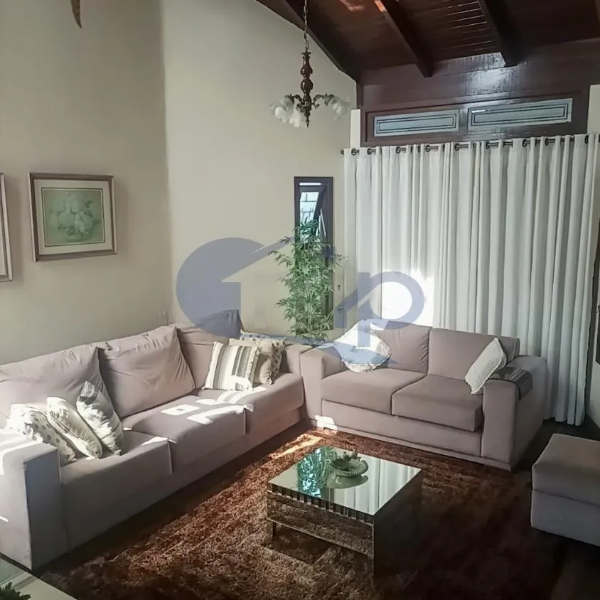 Imagem Casa á venda com 6 dormitórios no centro de Torres/RS