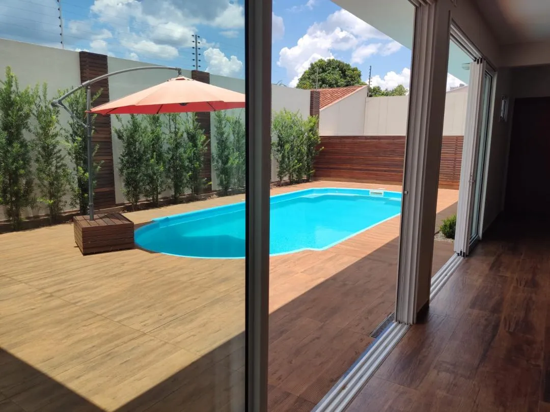 Imagem Casa com Piscina à venda em Cascavel, Recanto Tropical - 214m²