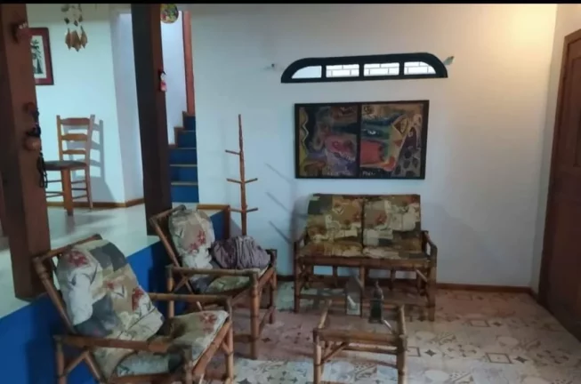 Imagem Casa com Vista para o Mar em Garopaba-SC: 3 Dorms, 2 Suítes, 250m², no Bairro Macacu