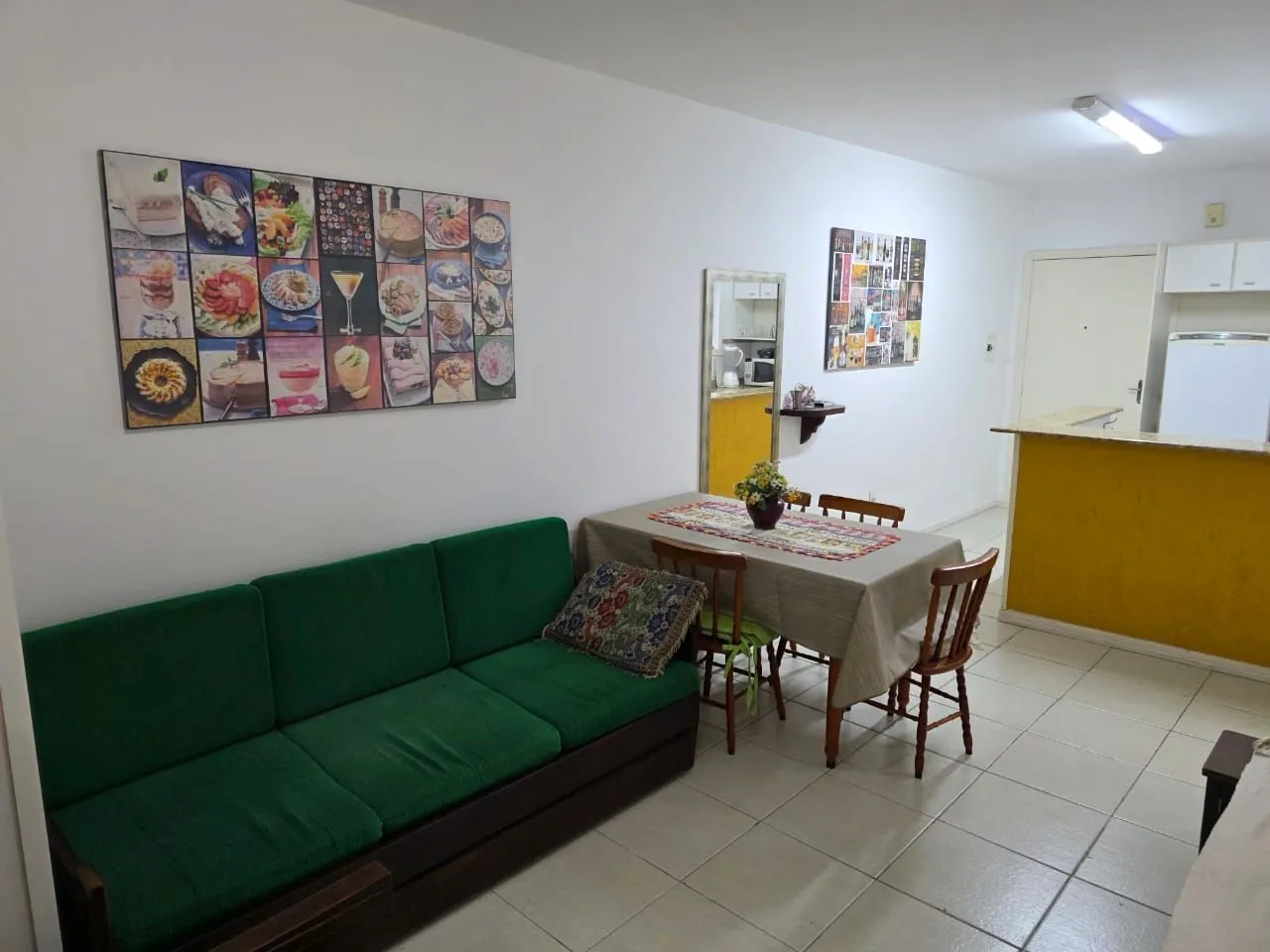 Imagem Apartamento Mobiliado 2 Dormitórios com Vaga Coberta, Centro, Capão da Canoa