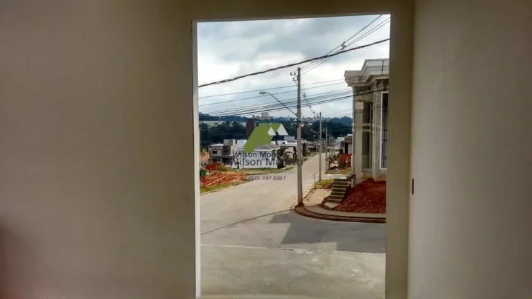 Imagem Casa na fase de Acabamento em Condomínio