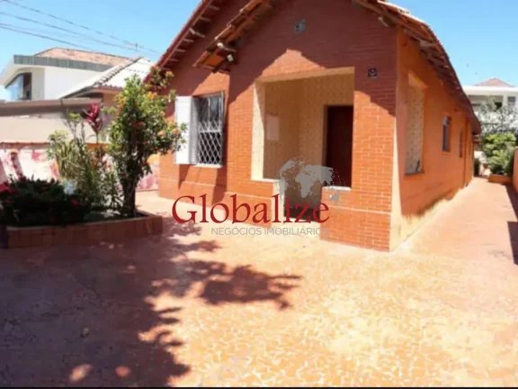 Imagem Casa térrea bem grande em Santos na Ponta da Praia com 3 dormitórios e edícula nos fundos à venda por R$ 980.000,00