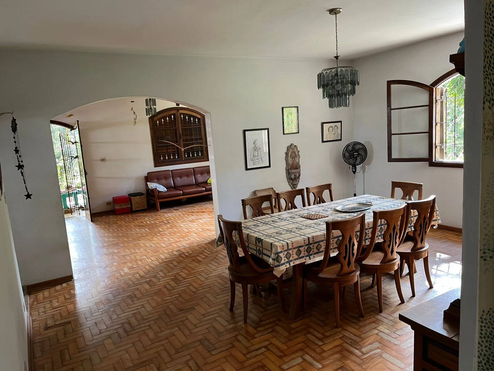 Imagem Chácara Com Casa Principal, Edícula e Galpão Industrial no mesmo Terreno.