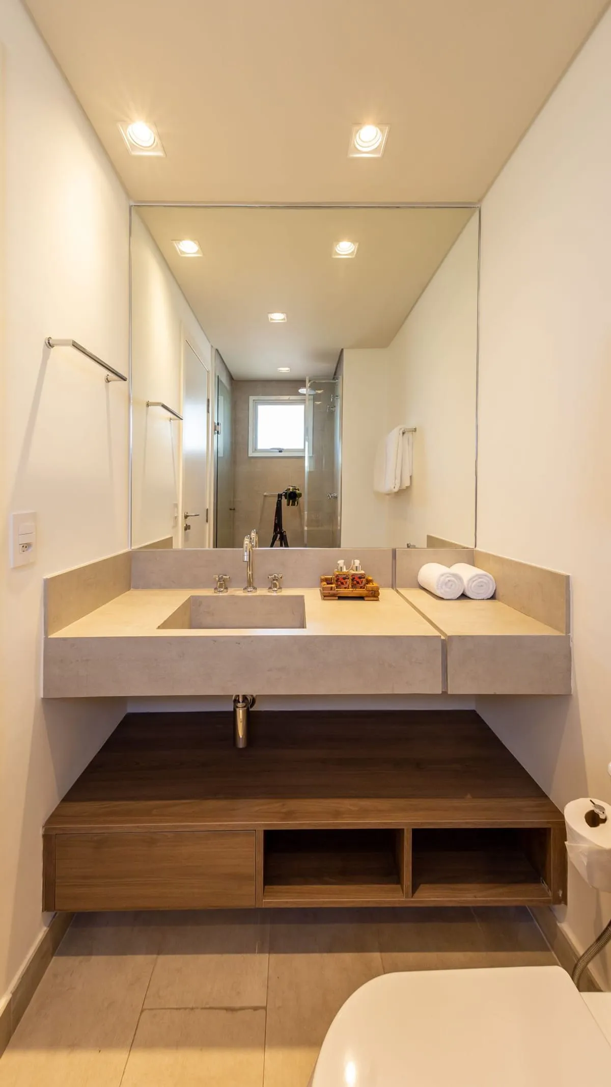 Imagem Apartamento com 2 Quartos para alugar, 64m² - Vila Olímpia