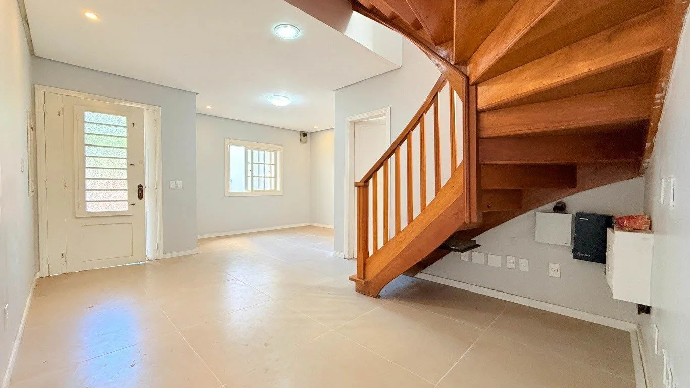 Imagem CASA 230m² 5 QUARTOS/SALAS, 3 VAGAS DE GARAGEM - USO RESIDENCIAL OU COMERCIAL