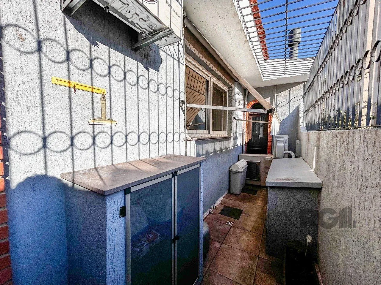 Imagem Casa 3 dormitórios, suíte, lareira, churrasqueira,, pátio, vaga garagem com 309 m² privativos.