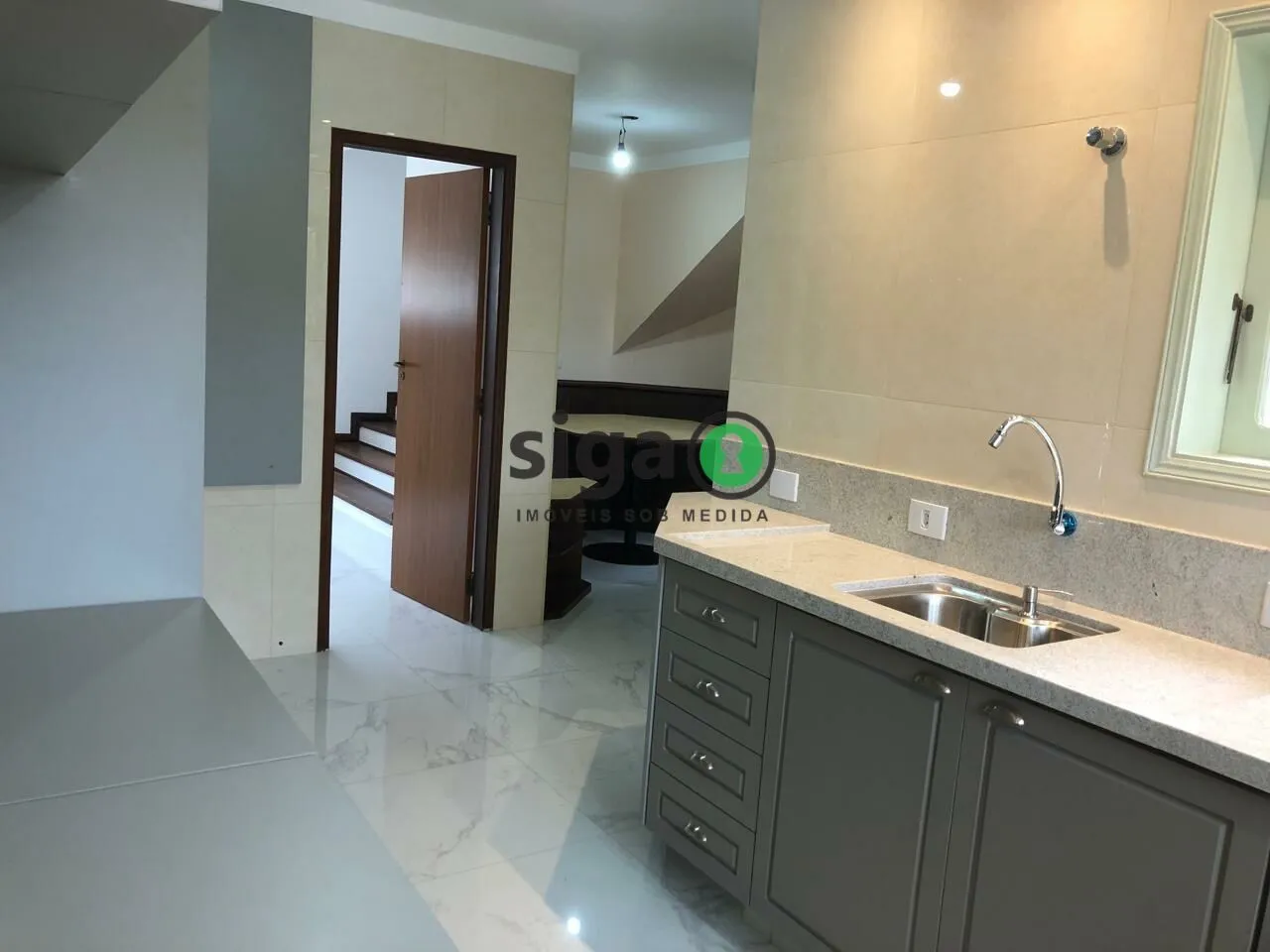 Imagem Casa Reformada à Venda ? 300m², Terreno Amplo, Acabamento de Alto Padrão e Localização Privilegiada