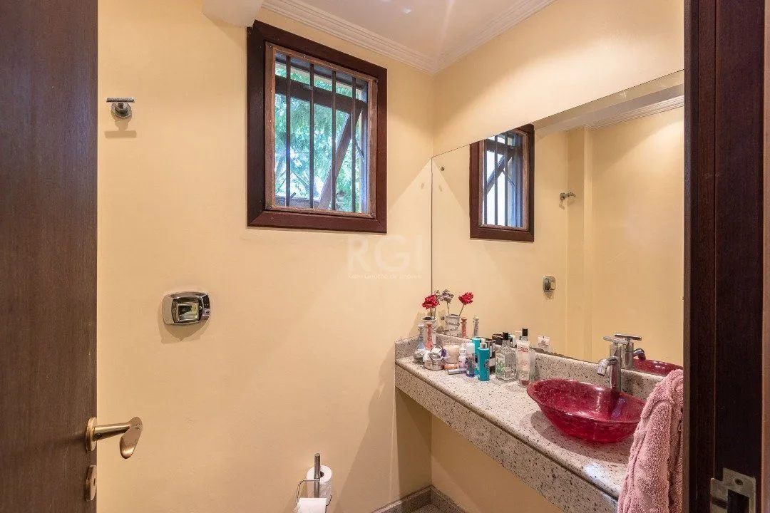 Imagem Casa para Venda - 308.25m², 3 dormitórios, sendo 1 suites, 5 vagas - Cristal