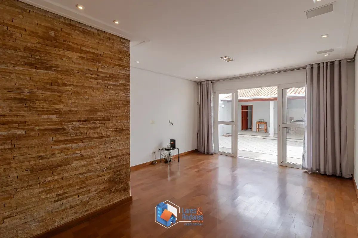 Imagem Sobrado para venda em Vila Brasílio Machado com 4 quartos, sendo 1 suíte, 255m²