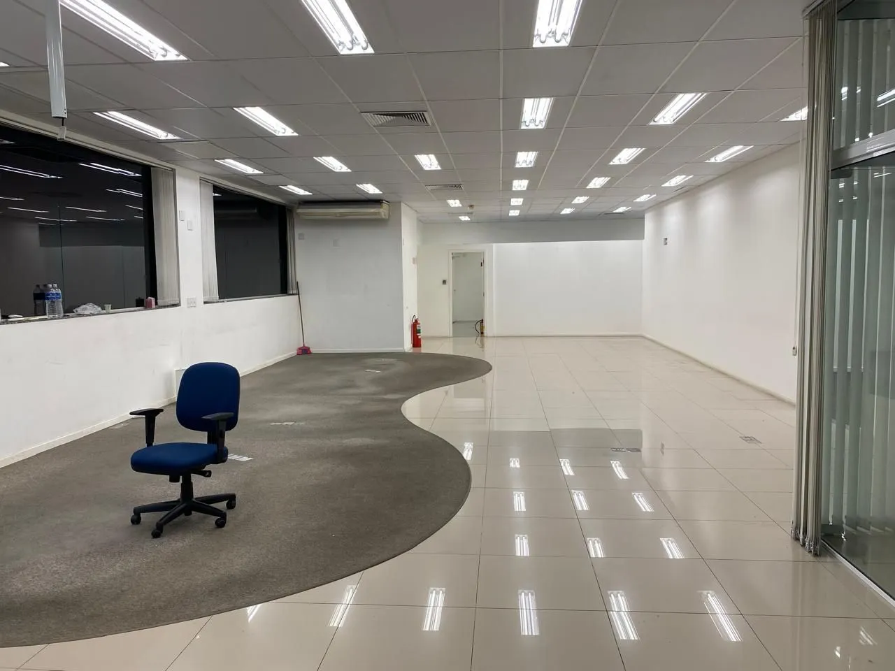 Imagem MÁFFER IMÓVEIS ALUGA - PRÉDIO COMERCIAL DE ESQUINA EM CANOAS! Com 11 vagas de estacionamento | Localização privilegiada | Oportunidade única!
