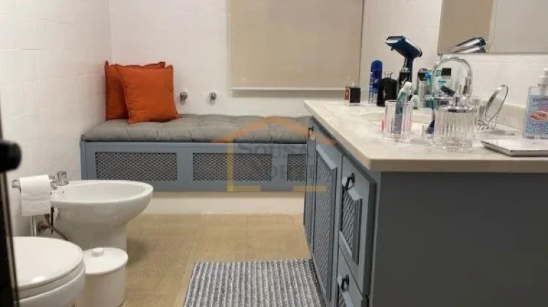 Imagem Apartamento com 160m² de área útil, 3 dormitórios, sendo 1 suite, 4 banheiros e 1 vaga de garage...