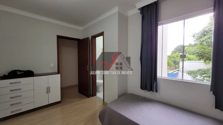 Imagem Sobrado Triplex à venda em Santo Inácio, Curitiba/PR.