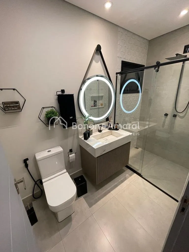 Imagem Casa Mobiliada à Venda em Valinhos - 3 Suítes, Piscina Aquecida e Espaço Gourmet em Condomínio Fechado