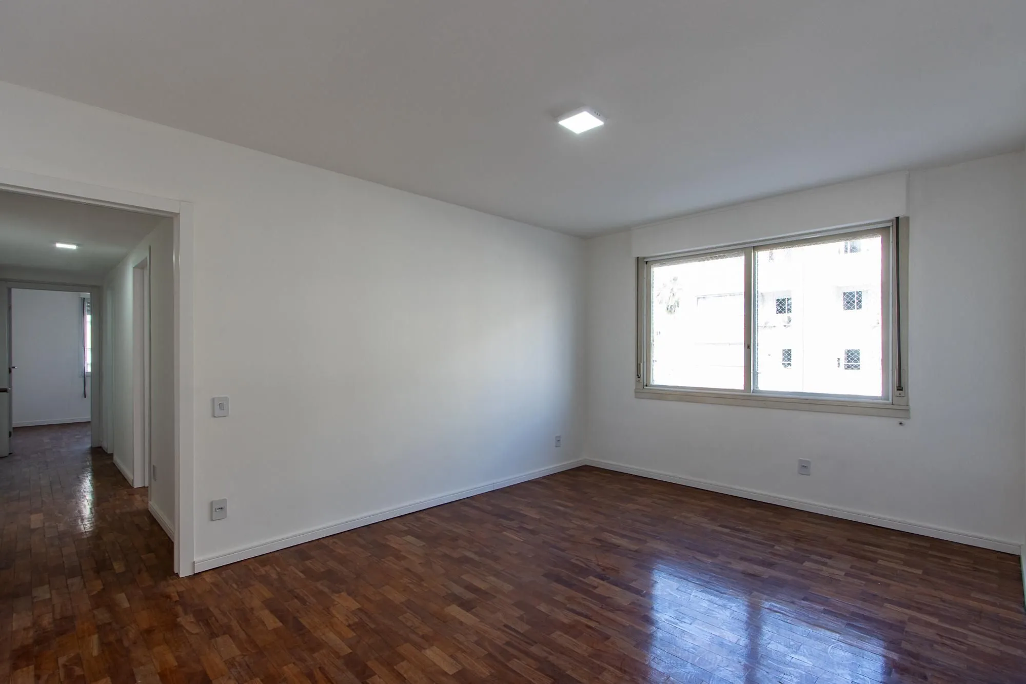 Imagem Apartamento no Menino Deus com 2 dormitórios e garagem
