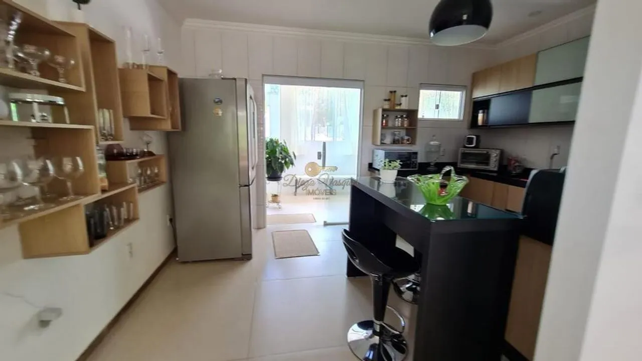 Imagem Casa em Condomínio para Venda em Teresópolis / RJ no bairro Vale Alpino