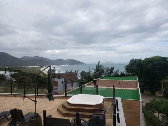 Imagem Imperdível casa à venda em Garopaba-SC, bairro Morrinhos: 4 quartos, 4 suites, 2 salas, 5 banheiros, 4 vagas, 322m².