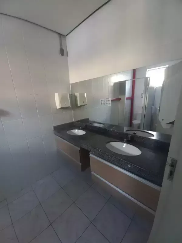 Imagem Ponto Comercial de Esquina com 360m², Grande Visibilidade, 3 Banheiros, Cozinha e Estacionamento Privativo