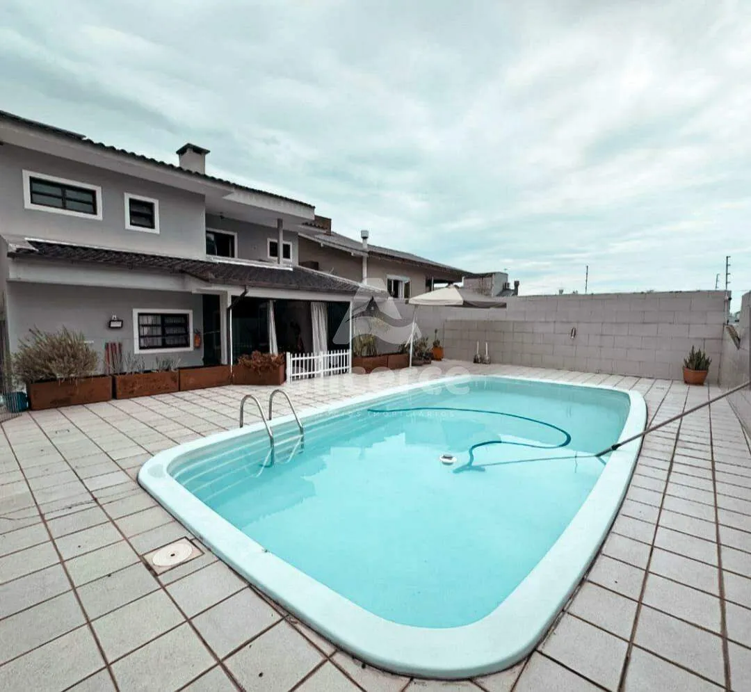 Imagem Casa com 4 Dormitórios, Piscina e Espaço Gourmet em Rua Sem Saída - Conforto, Privacidade e Localização Privilegiada no Itaguaçu! - Florianópolis/SC