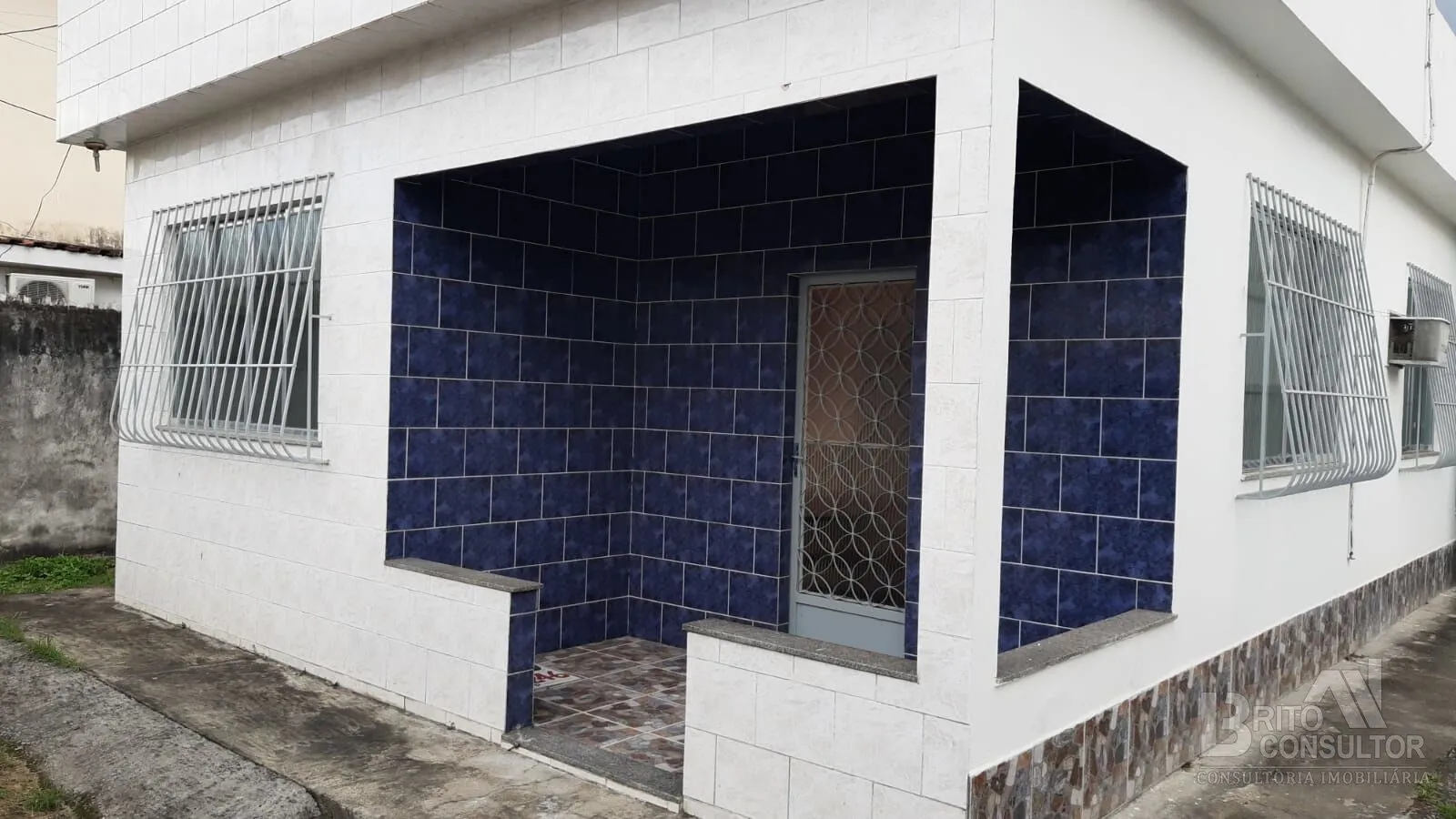 Imagem Casa com 2 Qts, Quintal, 3 Vagas ou mais, em Trindade, São Gonçalo/RJ