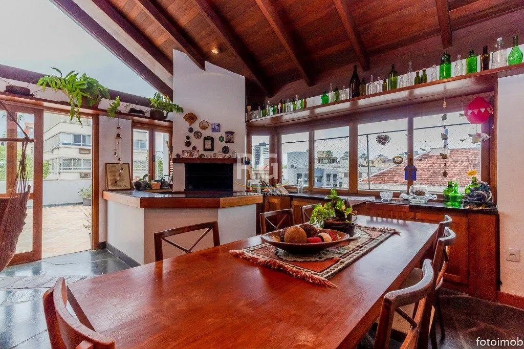 Imagem Cobertura para Venda - 248.34m², 3 dormitórios, sendo 1 suites, 3 vagas - Petrópolis
